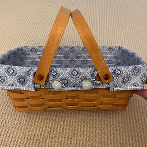 Longaberger basket (2000)